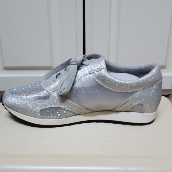 New WOMEN'S RHINESTONE STUDDED FASHION SNEAKER - Picture 6 of 8